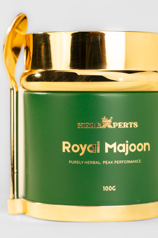 Close-up of the Royal Majoon label - purely herbal, 100 g